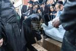 כ"ק אדמו"ר מסערדאהעלי שליט"א ביים מנהג כפרות ומצוות כיסוי הדם ערב יום כיפור 