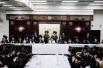 יום י"ג מידות ערב ומוצאי יו"כ ביי כ"ק אדמו"ר מבאבוב 45 שליט"א 