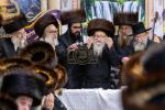 כ"ק אדמו"ר מסערדאהעלי שליט"א ביים עריכת שלחן הטהור שמחת בית השואבה חול המועד סוכות. 