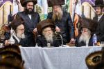 כ"ק אדמו"ר מסערדאהעלי שליט"א ביים עריכת שלחן הטהור שמחת בית השואבה חול המועד סוכות. 
