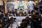 כ"ק אדמו"ר מסערדאהעלי שליט"א ביים עריכת שלחן הטהור שמחת בית השואבה חול המועד סוכות. 