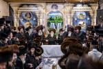 כ"ק אדמו"ר מסערדאהעלי שליט"א ביים עריכת שלחן הטהור שמחת בית השואבה חול המועד סוכות. 