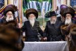 כ"ק אדמו"ר מסערדאהעלי שליט"א ביים עריכת שלחן הטהור שמחת בית השואבה חול המועד סוכות. 