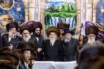 כ"ק אדמו"ר מסערדאהעלי שליט"א ביים עריכת שלחן הטהור שמחת בית השואבה חול המועד סוכות. 