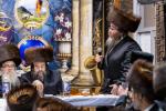 כ"ק אדמו"ר מסערדאהעלי שליט"א ביים עריכת שלחן הטהור שמחת בית השואבה חול המועד סוכות. 