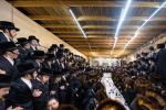 כ"ק אדמו"ר מסערדאהעלי שליט"א ביים עריכת שלחן הטהור שמחת בית השואבה חול המועד סוכות. 