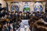 כ"ק אדמו"ר מסערדאהעלי שליט"א ביים עריכת שלחן הטהור שמחת בית השואבה חול המועד סוכות. 