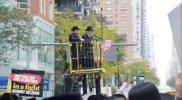 ערשטע בילדער פון די ריזיגע פראטעסט אין מאנהעטן קעגן די גזירת הגיוס אפדעיט: 6:40 PM