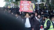 ערשטע בילדער פון די ריזיגע פראטעסט אין מאנהעטן קעגן די גזירת הגיוס אפדעיט: 6:40 PM