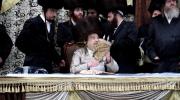שיינע קורצע ווידיאו פון מעמד הקפות שניות ביי הרה"ק רבי יעקב מאיר שעכטער שליט"א