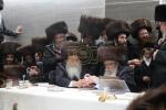 מוצאי שבת ביי כ"ק אדמו"ר מפשעווארסק שליט"א 