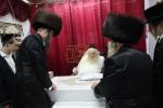 לעצטערע בילדער ביי כ"ק גאב"ד ירושלים שליט"א 