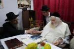 לעצטערע בילדער ביי כ"ק גאב"ד ירושלים שליט"א 
