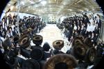 כ"ק אדמו"ר מקרעטשניף שליט"א ביים טיש חוה"מ סוכות 