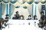 כ"ק אדמו"ר מקרעטשניף שליט"א ביים טיש חוה"מ סוכות 