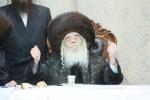 כ"ק אדמו"ר מקרעטשניף שליט"א ביים טיש חוה"מ סוכות 
