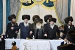 כ"ק אדמו"ר מקרעטשניף שליט"א ביים טיש חוה"מ סוכות 