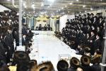 כ"ק אדמו"ר מקרעטשניף שליט"א ביים טיש חוה"מ סוכות 