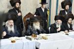 כ"ק אדמו"ר מקרעטשניף שליט"א ביים טיש חוה"מ סוכות 