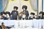 כ"ק אדמו"ר מקרעטשניף שליט"א ביים טיש חוה"מ סוכות 