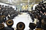 כ"ק אדמו"ר מקרעטשניף שליט"א ביים טיש חוה"מ סוכות 