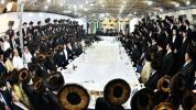 כ"ק אדמו"ר מקרעטשניף שליט"א ביים טיש חוה"מ סוכות 
