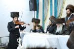 כ"ק אדמו"ר מקרעטשניף שליט"א ביים טיש חוה"מ סוכות 