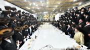 כ"ק אדמו"ר מקרעטשניף שליט"א ביים טיש חוה"מ סוכות 