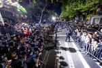 פולע געלאריע: בילדער און ווידיאוס פון נעילת החג און באגלייטן מוצאי סוכות בחצר הקודש סאטמאר 