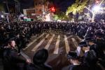 פולע געלאריע: בילדער און ווידיאוס פון נעילת החג און באגלייטן מוצאי סוכות בחצר הקודש סאטמאר 