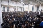 פולע געלאריע: בילדער און ווידיאוס פון נעילת החג און באגלייטן מוצאי סוכות בחצר הקודש סאטמאר 