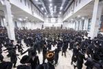 פולע געלאריע: בילדער און ווידיאוס פון נעילת החג און באגלייטן מוצאי סוכות בחצר הקודש סאטמאר 