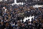 פולע געלאריע: בילדער און ווידיאוס פון נעילת החג און באגלייטן מוצאי סוכות בחצר הקודש סאטמאר 