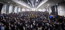 פולע געלאריע: בילדער און ווידיאוס פון נעילת החג און באגלייטן מוצאי סוכות בחצר הקודש סאטמאר 