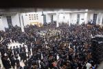 פולע געלאריע: בילדער און ווידיאוס פון נעילת החג און באגלייטן מוצאי סוכות בחצר הקודש סאטמאר 