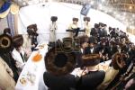 טיש סוכות וחלוקת הפרנסה ברויט בחצר הקודש קרעטשניף סיגעט  