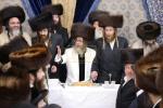 טיש סוכות וחלוקת הפרנסה ברויט בחצר הקודש קרעטשניף סיגעט  