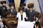 טיש סוכות וחלוקת הפרנסה ברויט בחצר הקודש קרעטשניף סיגעט  