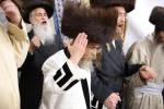 טיש סוכות וחלוקת הפרנסה ברויט בחצר הקודש קרעטשניף סיגעט  