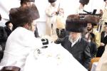 טיש סוכות וחלוקת הפרנסה ברויט בחצר הקודש קרעטשניף סיגעט  