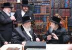 כ"ק אדמו"ר מסקווירא מב"פ באזוכט ביי כ"ק אדמו"ר מסקאליע שליט"א 