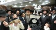הכנסת ספר תורה ביי הרה"צ ר' צבי מאיר זילבערבערג שליט"א לכבוד 20'טע יארצייט פון הגאון הצדיק ר' חיים קויפמאן זצ"ל