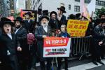 פרישע בילדער פון די נעכטיגע פראטעסט אין מאנהעטן קעגן די גזירת הגיוס 