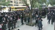 פרישע בילדער פון די נעכטיגע פראטעסט אין מאנהעטן קעגן די גזירת הגיוס 