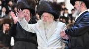 כ"ק אדמו"ר ממונקאטש שליט"א מצוה טאנץ ביים חתונה פון בן אב"ד מונקאטש לאנדאן זצ"ל אין לאנדאן 