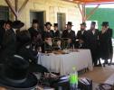 מעמד הנחת תפילין ושמחת החאלאקא ומסיבות לחיים פאר נכדי הגה"צ ראש ישיבת סאטמאר בני ברק שליט"א ביים עלטער זיידן כ"ק אדמו"ר מוויזניץ שליט"א אין מושב אורה