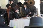 מעמד הנחת תפילין ושמחת החאלאקא ומסיבות לחיים פאר נכדי הגה"צ ראש ישיבת סאטמאר בני ברק שליט"א ביים עלטער זיידן כ"ק אדמו"ר מוויזניץ שליט"א אין מושב אורה