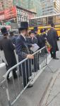  גוטע קרישקלאך פון דעם גרויסארטיגן דעמאסטראציע נעכטן אין מאנהעטן