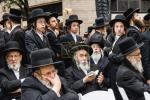 פולע גאלעריע פונעם גרויסארטיגן פראטעסט אין מאנהעטן קעגן די גזירת הגיוס 