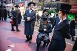 פולע גאלעריע פונעם גרויסארטיגן פראטעסט אין מאנהעטן קעגן די גזירת הגיוס 